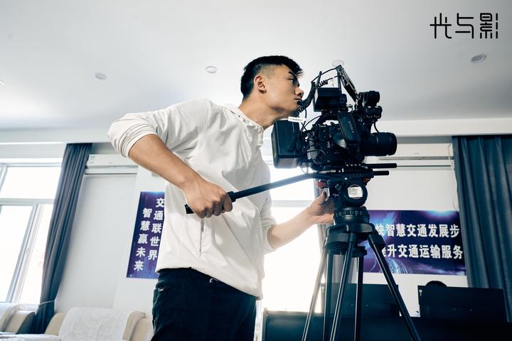 轻量舞台竞演